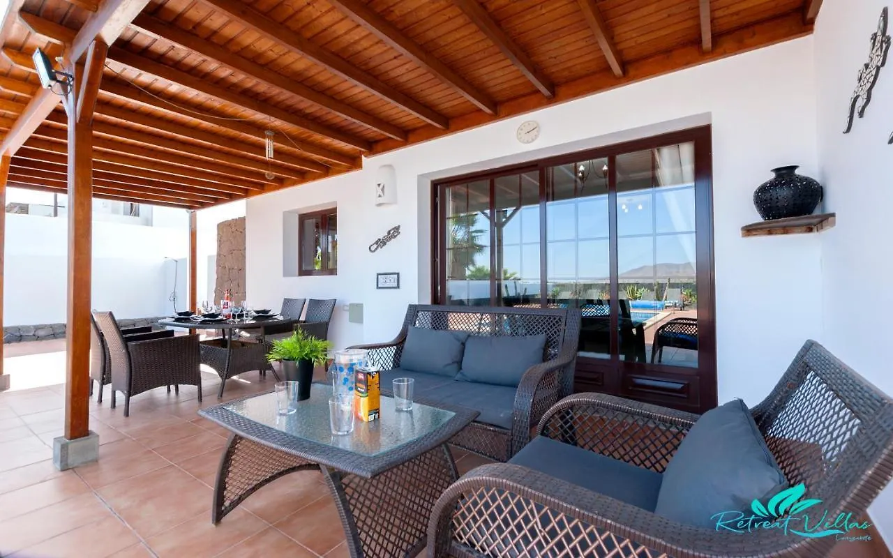 3-Bed Villa Close To Town Casa Minstrel Playa Blanca