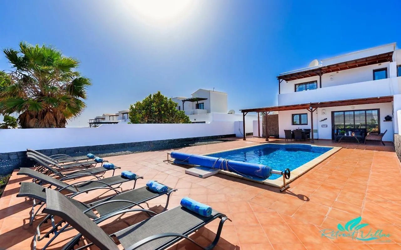 3-Bed Villa Close To Town Casa Minstrel Playa Blanca