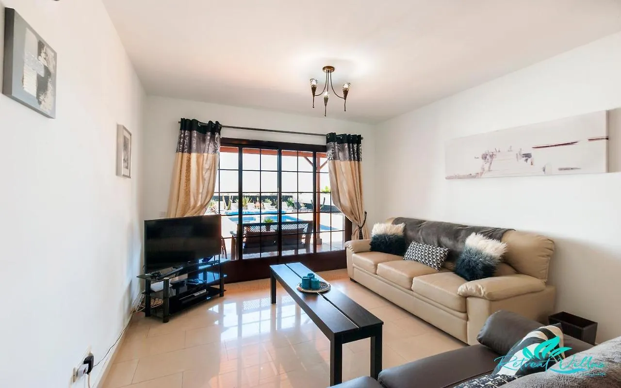 3-Bed Villa Close To Town Casa Minstrel Playa Blanca  0*, Playa Blanca (Lanzarote)